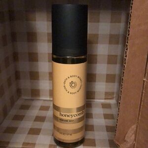 Bath and Body Works Honeycomb perfume mist-new